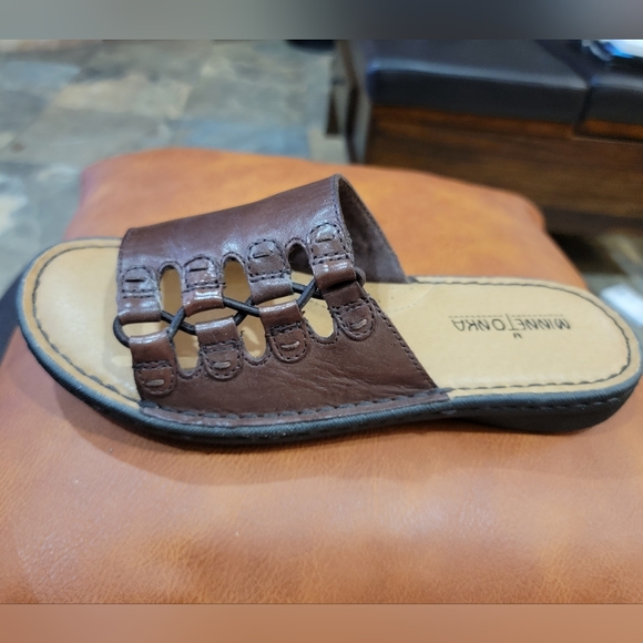 MinneTonka Gillyslide Sandals - Picture 2 of 6